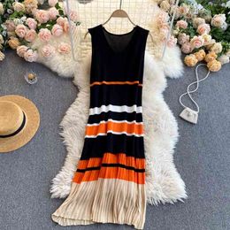 Summer Fashion Casual Straight Striped Dress for womens V-neck Sleeveless Loose Slimming Outer Wearing Mid-length dress Trendy 210420