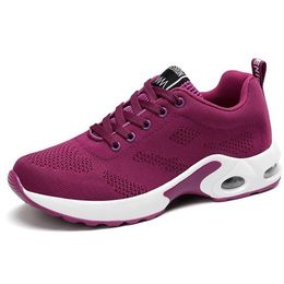 2021 Scarpe da calzino da donna Designer Sneakers Race Runner Trainer Girl Nero Rosa Bianco Scarpe casual da esterno di alta qualità W59