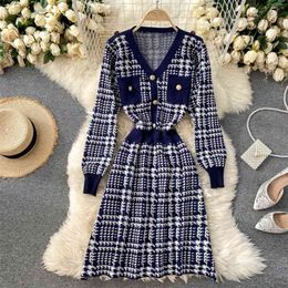 Knitted Sweater Dress Women's Autumn and Winter Fashion Retro V Collar High Waist Slim A-line Elegant Vestidos P896 210527