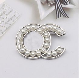 Famous Brand Designer Double Letter Gold Silver Luxury Pearl Pins Brooches Women Rhinestone Brooch Suit Pin Fashion Sweater Jewelry Accessories