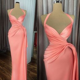 Halter Designer Evening Dresses 2021 Sexy Pleats Party Prom Gowns Sleeveless Red Carpet Dress