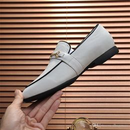 40 Modello Classico Scarpa da uomo d'affari Moda Elegante Scarpe da sposa formali Designer Uomo Slip on Office Oxford Shoes for Men Luxury