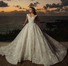Elegant Princess Ball Gown Wedding Dresses V Neck Lace Appliques Sequin Beads Short Sleeve Bridal Gowns Illusion 3D Floral Bride Dress