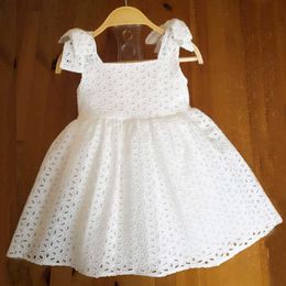 Summer Girls Sweet Dress Baby Hollow Out Princess Dresses 2021 Girls Bow-Knot Dress One Year Old Birthday Party Fashion Costume Q0716