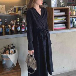 Autumn Winter Korean Casual Sweater Dress Women Slim V-neck Long Sleeve Lace-up Waist Knitted Robe Femme Vestidos 210514