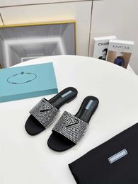 2022 High quality designer women's sexy luxury pearl Rhinestone slippers platform leisure summer wide flat Beach Sandals Size 35-42 withs70 box
