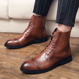 Botas de color marrón para hombre | FASHIOLA.es