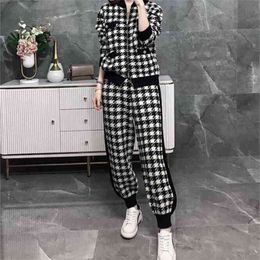 Autumn and winter Hepburn style black white knitted women's suit fashion sweater harem pants net red 2-piece set 210520