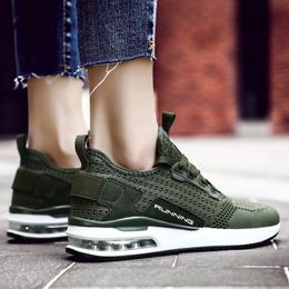 High Quality 2021 Arrival Mens Women Sports Running Shoes Breathable Runners Triple Black Green Grey Flat Outdoor Sneakers Eur 36-45 WY22-1820