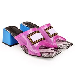 Transparente color coincidencia de talón grueso zapatillas de moda de mujer tendencia de goma suela de goma patrón de serpiente súper fibra Material caja de regalo