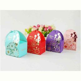 New European Wedding Favours Gift Box Wedding Candy Box Creative Hollow Candy Box With Hand Wedding Supplies Decorations Y220106