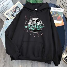 Tanjiro Demon Slayer Anime Print Hoodie Man Casual Loose Sweatshirts Cartoon Comics Harajuku Hooded Streetwear Men Clothes Hoody H0909