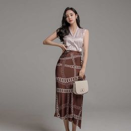 Summer Women Suits Sleeveless Blouses And Slim Fit Hip Long Ruffled Irregular Print Skirt Office OL Two Piece Set 210529