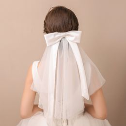 Brautschleier einzigartige Hochzeit Haarschmuck Bowknot Ribbon Short Tüll Cut Edge