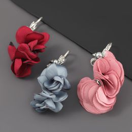 Pins, Brooches Fashion Metal Fabric Rose Flower Rhinestone Brooch Female Creative Corsage Charm Jewelry Accessories