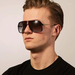 Classic Fashion Oversized Square Sunglasses Sun Hombres Espejo Espejo Plano Marco de Cuero Metal Piernas Gradiente Gafas de sol para hombre