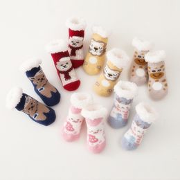 Dekompressionsspielzeug Winter Baby Cartoon Baumwolle Weihnachtssocken Dicke warme Neugeborene Kinder Boden Niedlicher Samt Rutschfest Kinder für 0-4 Jahre