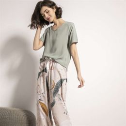 Summer women's V-neck Big Leaf Printed Pajamas Suit Ladies Cotton Silk Simple Style Pajamas Loose Soft Homewear Women 210928