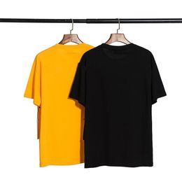 camisas negras con estampados