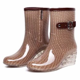 Stivali da pioggia impermeabili alla caviglia in PVC alla moda da donna Stivali con tacco piatto Scarpe a testa tonda in pelle Mantieni caldo