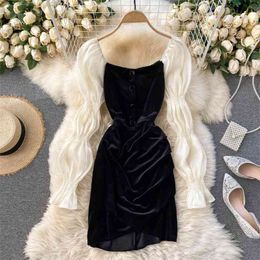 Autumn Winter Temperament Fashion Square Neck Dress Pleated Slim Short Puff Sleeve Velvet Dresses for Women UK870 210506
