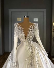 Meerjungfrau-Kleider, Kristalle, Hochzeit, Brautkleid mit Überrock, langen Ärmeln, Satin, Sweep-Zug, nach Maß, Perlen, Perlen, Strand, Land, Vestido de Novia