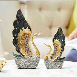 European Resin Couple Swan Ornament Home Decoration Crafts Wedding Gift Desk Figurines TV Cabinet Office Statue Accessories 210804