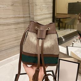 Classic Fashion Retro Womens Bag Leather Summer Beach Purses Luxury Bucket Shoulder Pad Handbags Lady Green with Letter Small Cosmetic Bags