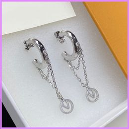 Classic Women Earrings With Chain Earring Jewellery Letters Round Ear Studs Designers Gold Silver Accessories Ear Rings Ladies D2201053F