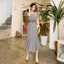 Korea Design Runway Dress Arrive Autumn square collar Puff sleeve Grid Mermaid Dress Fashion women Dresses With belt 210514