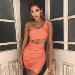 Summer One Shoulder Slim Mini Dress Women Sleeveless Backless Hollow Out Bodycon Lady Sexy Wrap Hip Party es Vestidos 210522