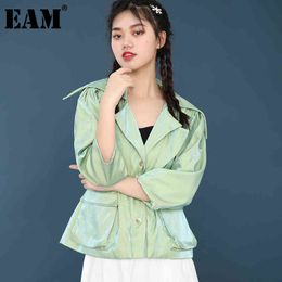 [EAM] Loose Fit Green Pocket Shining Short Jacket Lapel Long Sleeve Women Coat Fashion Autumn Winter JH5820 210512