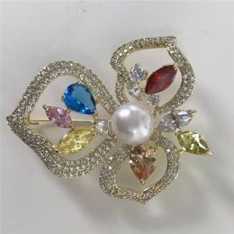 Pins, Brooches Noble Austria Multicolor Zircon Inlay Flower 10-11 FW White Pearl Brooch Scarf Clips Breastpin 001