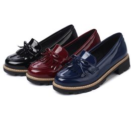 Женская классическая кисточка плоская Оксфордская одежда обувь патентная кожаная скольжение на низком каблуке галстука бабочка школа пенни мокасины