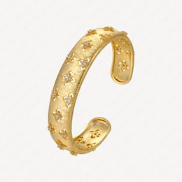 New Women Snowflake Cuff Bracelet For Women Fashion Personality 18k Gold Plated Diamond Bracelets Christmas Wedding Accessories With Jewellery Pouches Wholesale