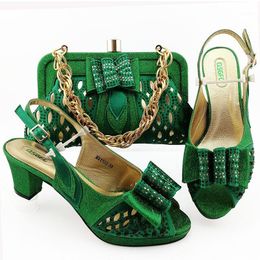green shoes and matching bolsa