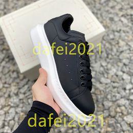 Mens Italy Walking Casual Shoes Women Flat Leather Shoe Couples Fashion Heighten Sneaker Leisure Trainers Des Chaussures A28