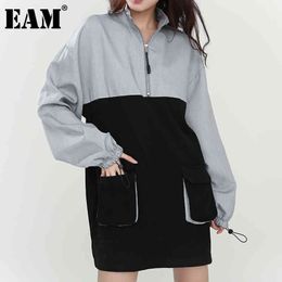 [EAM] Women Big Size Pockets Metal Chain Dress Stand Collar Long Sleeve Loose Fit Fashion Spring Autumn 1DD421001 210512