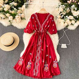 SINGREINY Bohemian Embroidery Dress Women Retro V Neck Puff Sleeve Belt A-line Dress Spring Fashion Vacation Beach Midi Dress 210419