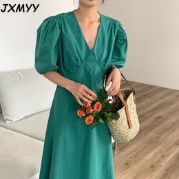 Fashion French temperament solid color V-neck high waist slim slimming puff sleeve dress three-color JXMYY 210412
