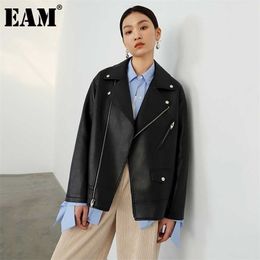 [EAM] Loose Fit Pu Leather Black Big Size Jacket Notched Collar Long Sleeve Women Coat Fashion Autumn Winter 1DD4389 211014