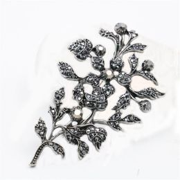 Pins, Brooches Black Rhinestone Brooch Flower Rose Leaves Bow Symbol Elegant Breastpin Wedding Glass Beads Crystal For Women Girls