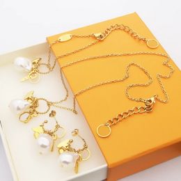 Europe America Fashion Jewellery Sets Lady Womens Gold-color Metal Pearl V Initials Circle Flower key Charms Chain Together Necklace Bracelet Earrings M00370 M00375