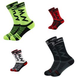 Professional Men's Sports Socks Outdoor Cycling Running Hiking Skiing Thermal Autumn Men Crew Socks