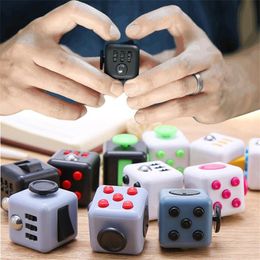 -Rubik cubo Dados Fidget Cubes Juguete Juguete Relieve Squeeze Divertido Divertido Descompresión Juguetes de Ansiedad Aburrido Atención Mágico Ocupado Regalos