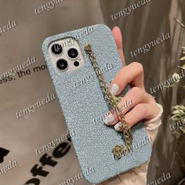 Luxury Fashion Phone Cases for iphone 15 15pro 14 14pro 14plus 13 13pro 12 12Pro Max 11 11pro XS XR XsMax Designer Leather Embossed Letters Case with Hand Catenary