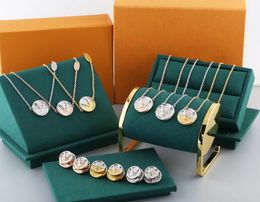 Europe America Jewelry Sets Lady Womens Gold/Silver/Rose-color Metal Engraved V Initials Gold Coin Necklace Bracelet Earrings M69643 M69589 M69664