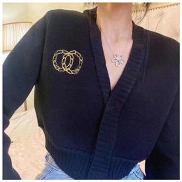 Kadın Kazak Bluz Yeni Bahar Yeni Ağır Nakış V Yaka Gösterisi Ince Hırka Ceket Kadın