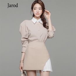 Spring 2 Pieces Set White Patchwork Turn Down Collar Puff Sleeve Simple Blouses & Bodycon Pleated Mini Skirt Office Lady Suit 210519