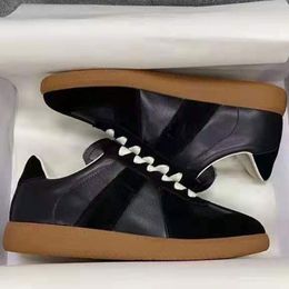 Klassische schwarze MM-Schuhe Retro-Designer-Freizeit-Sneaker für Männer und Frauen, flache, verschleißfeste Sohlen, schlichtes Design, Größe 35-45, Top-Qualität, mit Originalverpackung